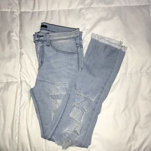 Distressed skinny jeans